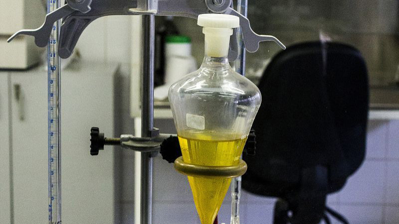 蒸餾酒精泡沫多，起泡如何解決？